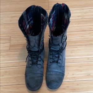 Madden Girl Galeria combat boots